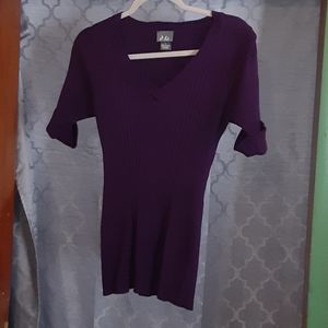 Quarter sleeve sweater